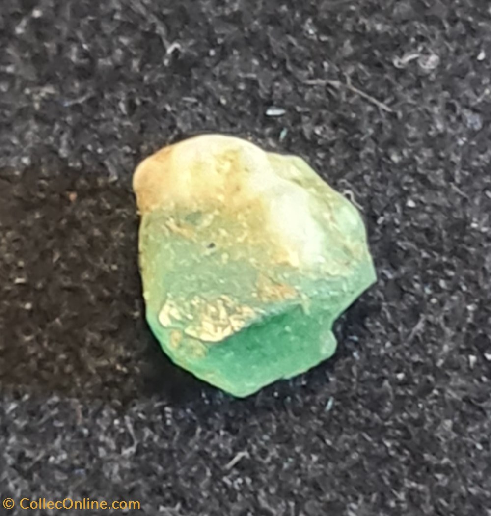 mineraux meteorites emeraude