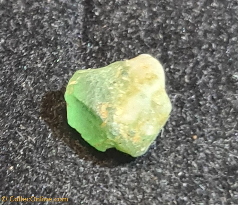 mineraux meteorites emeraude
