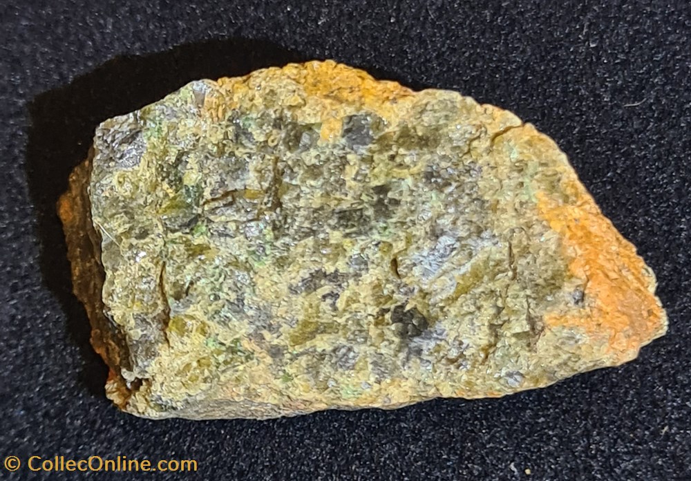 Vésuvianite mineraux meteorites vesuvianite