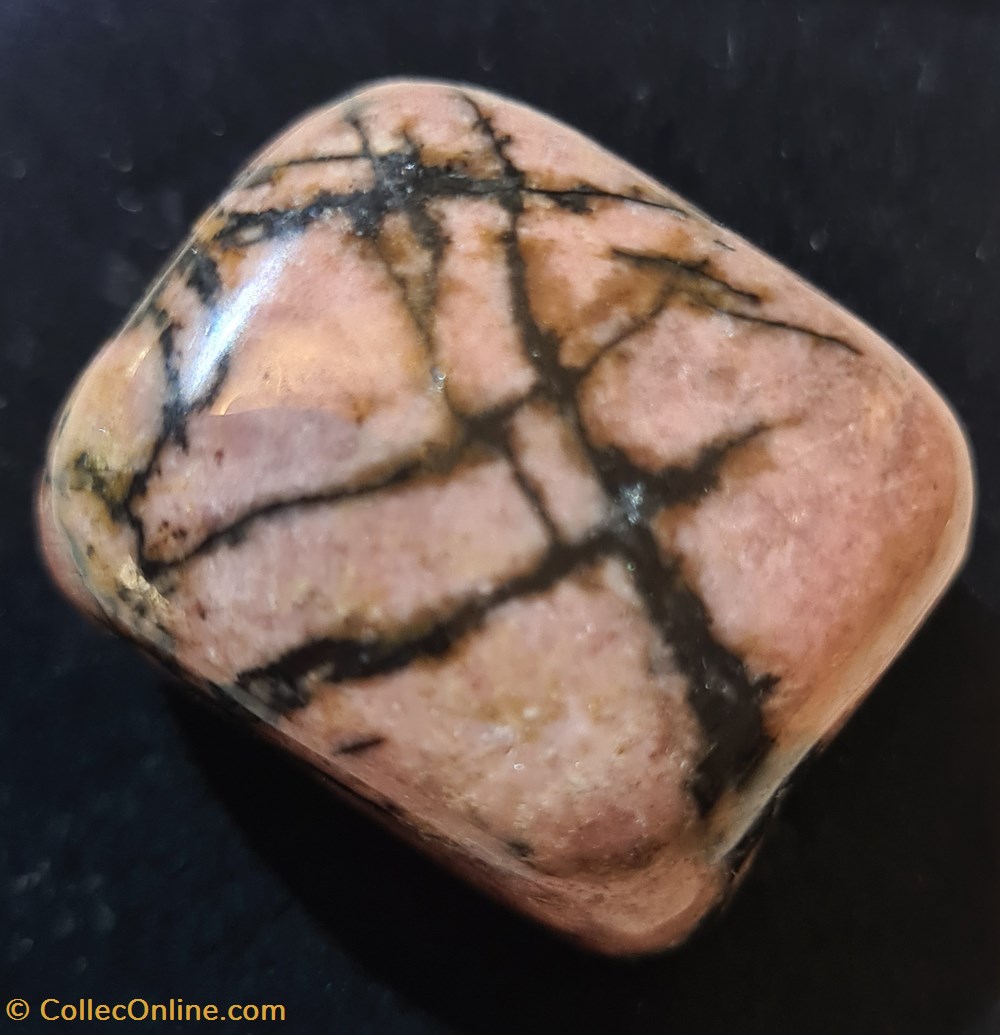 Rhodonite mineraux meteorites rhodonite