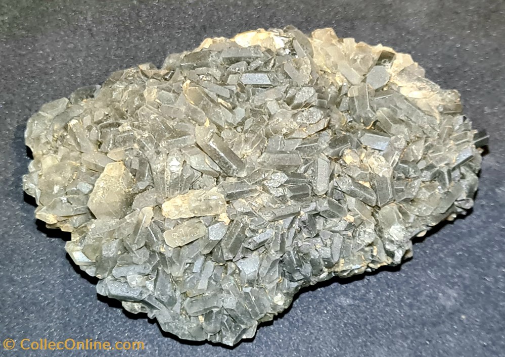 Quartz gris mineraux meteorites quartz gris
