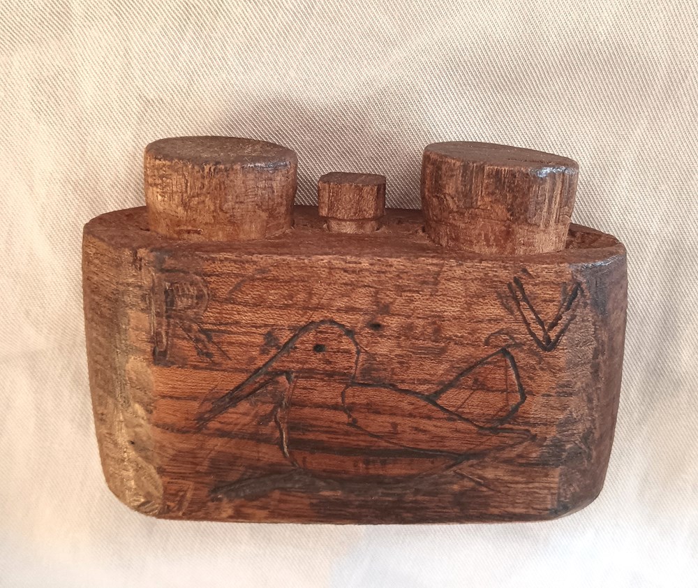 art antiquites populaire burette a poudre et amorce de chasse