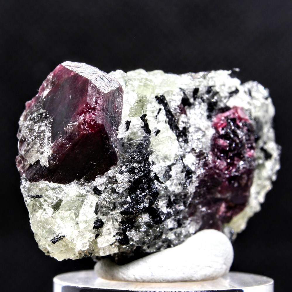 9 - Eudialyte mineraux meteorites 9 eudialyte