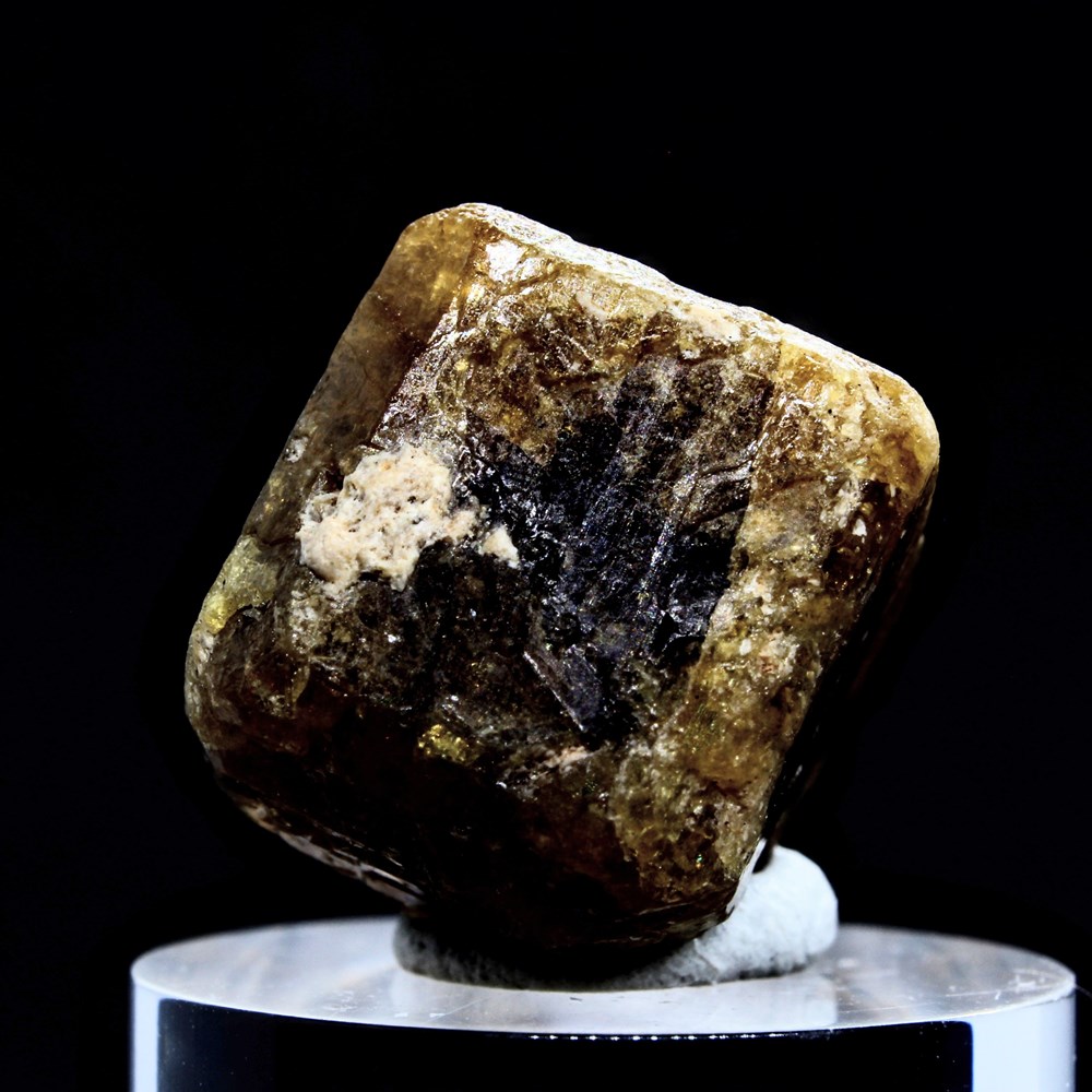 9 - Vesuvianite mineraux meteorites 9 vesuvianite