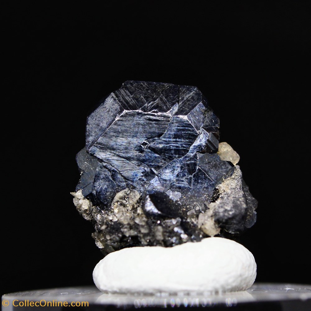 2 - Bournonite mineraux meteorites 2 bournonite