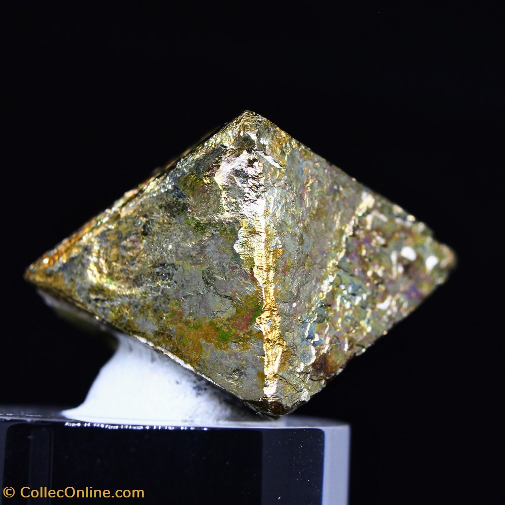 2 - Chalcopyrite ?? mineraux meteorites 2 chalcopyrite