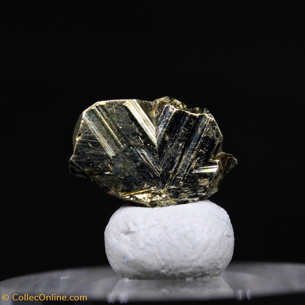 2 - Cubanite - 2.CB.55a mineraux meteorites 2 cubanite 2 cb 55a