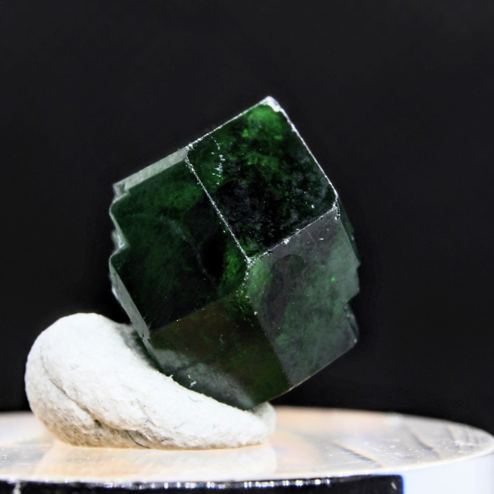 9 - Andradite mineraux meteorites 9 andradite