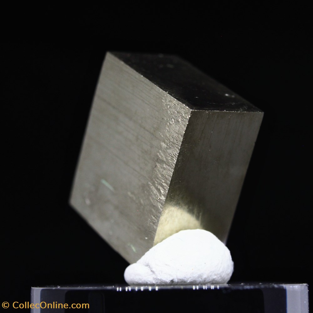 2 - Pyrite - 2.EB.05a mineraux meteorites 2 pyrite 2 eb 05a