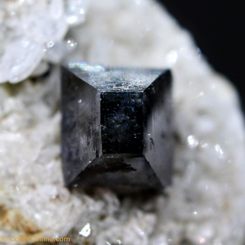 4 - Anatase - 4.DD.05 mineraux meteorites 4 anatase 4 dd 05