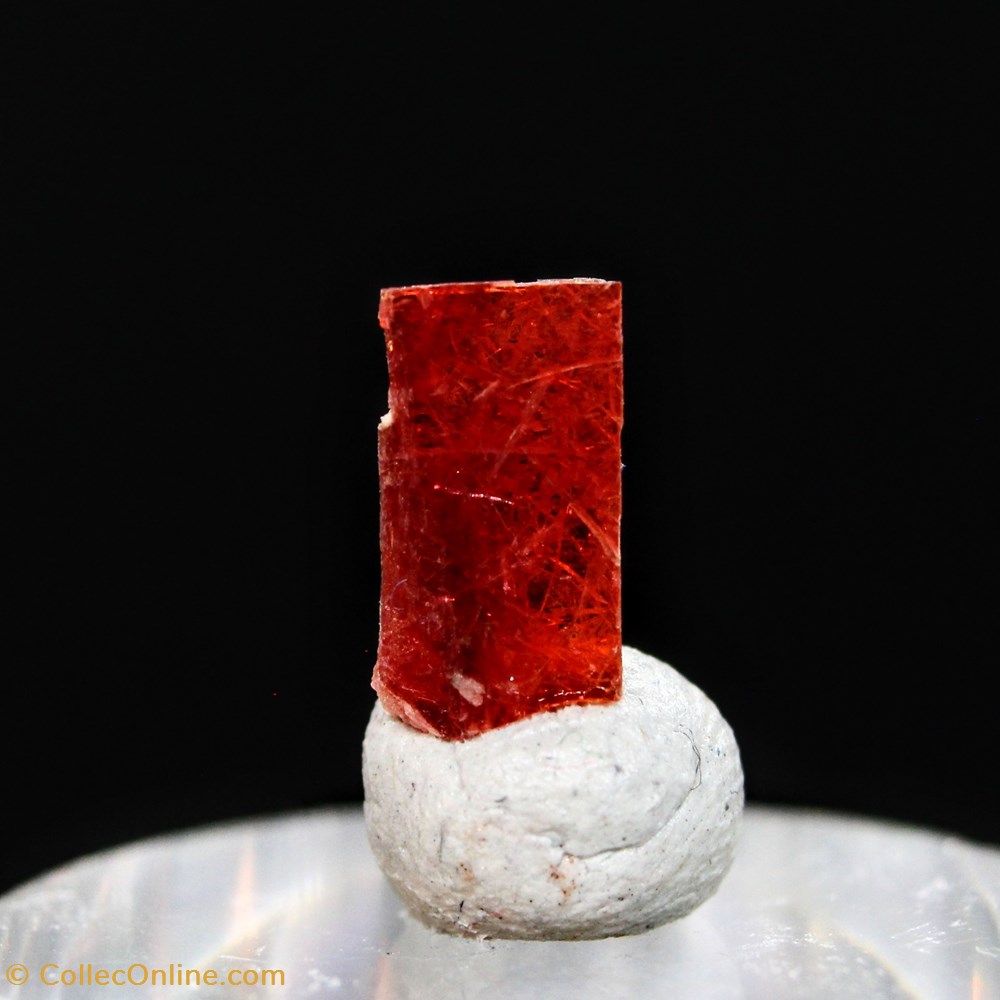 3 - Villiaumite - 3.AA.20 mineraux meteorites 3 villiaumite 3 aa 20