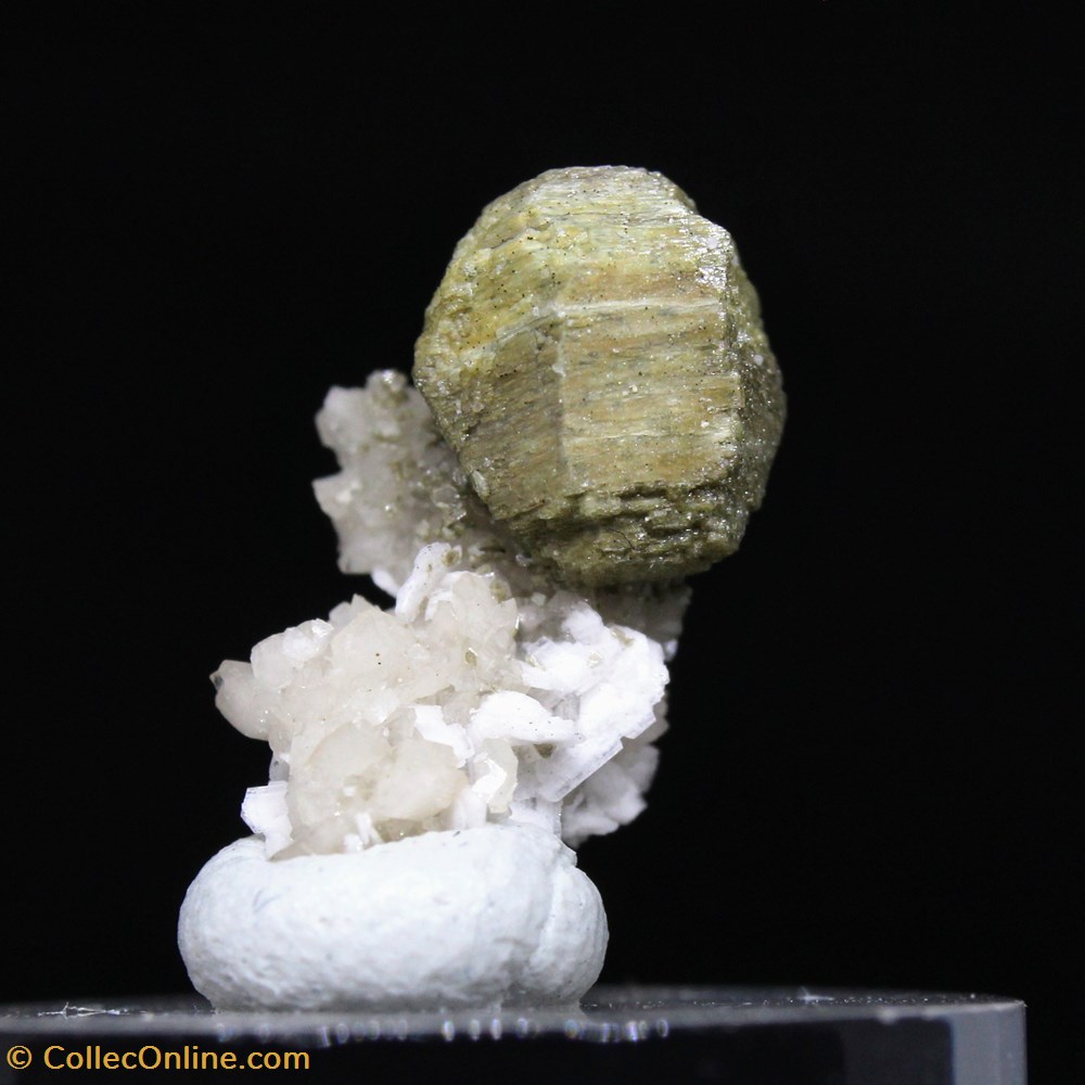 5 - Donnayite-(Y) mineraux meteorites 5 donnayite y