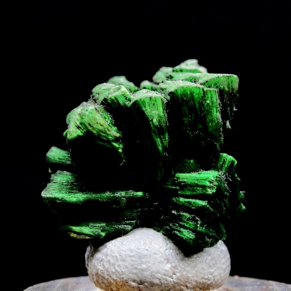 8 - Torbernite mineraux meteorites 8 torbernite