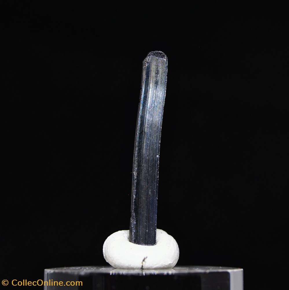 2 - Stibnite - 2.DB.05 mineraux meteorites 2 stibnite 2 db 05