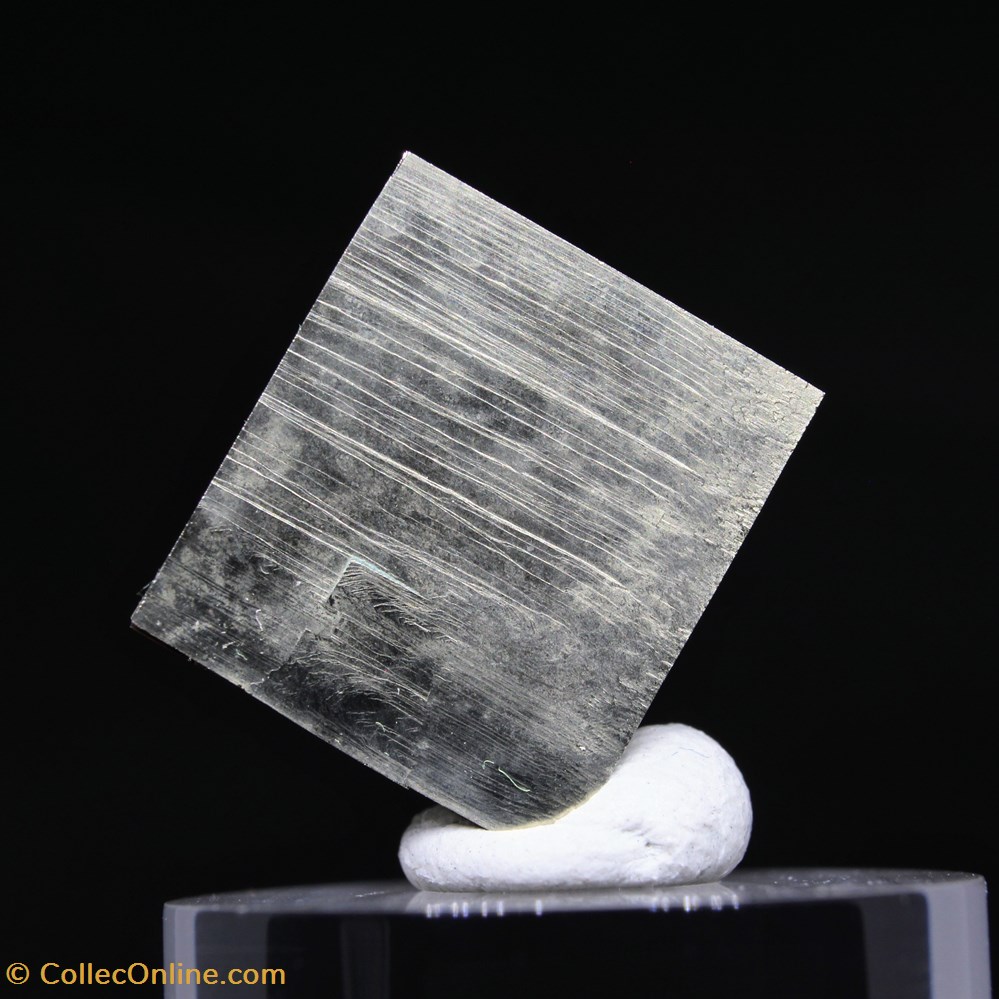 2 - Pyrite - 2.EB.05a mineraux meteorites 2 pyrite 2 eb 05a