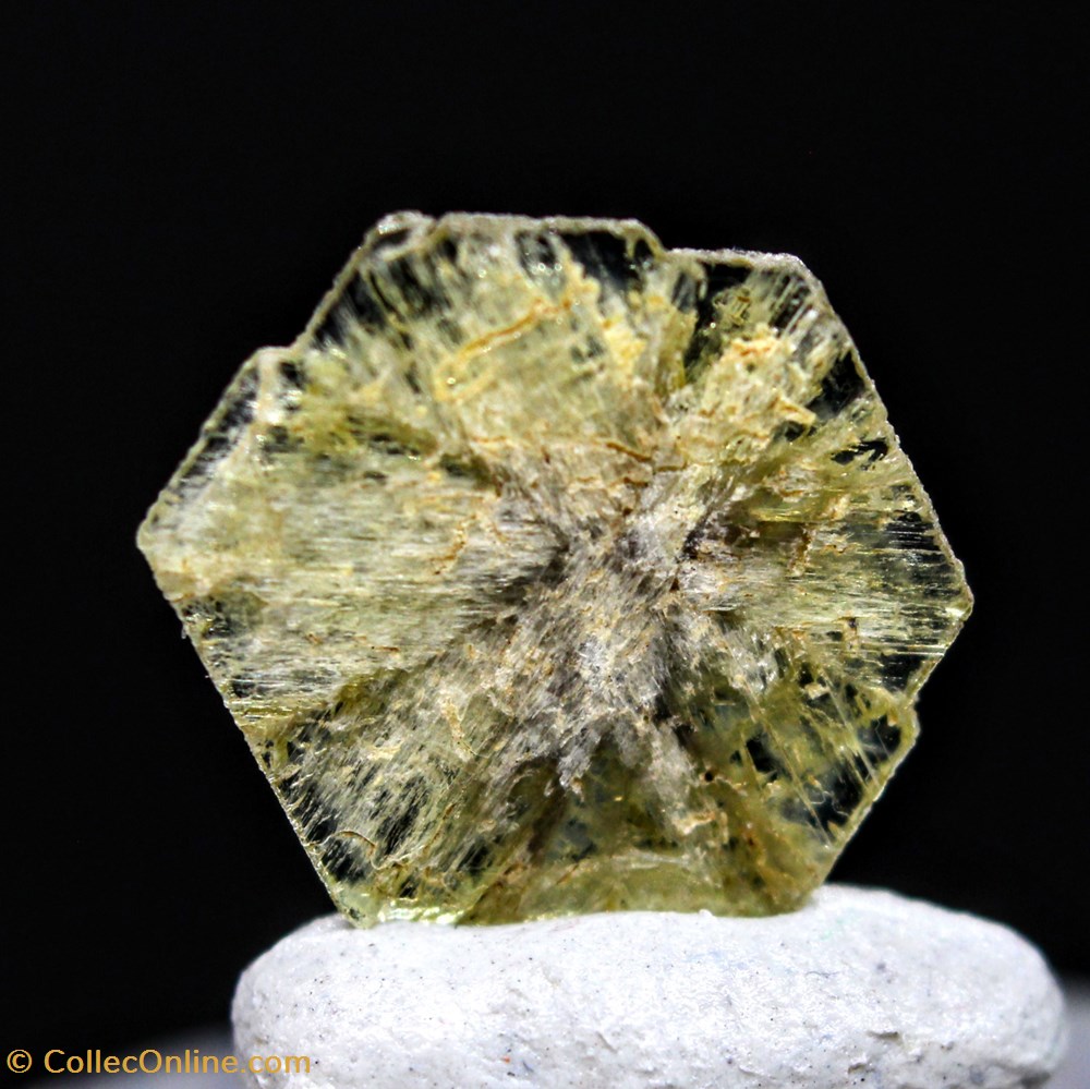 4 - Chrysoberyl - 4.BA.05 mineraux meteorites 4 chrysoberyl 4 ba 05