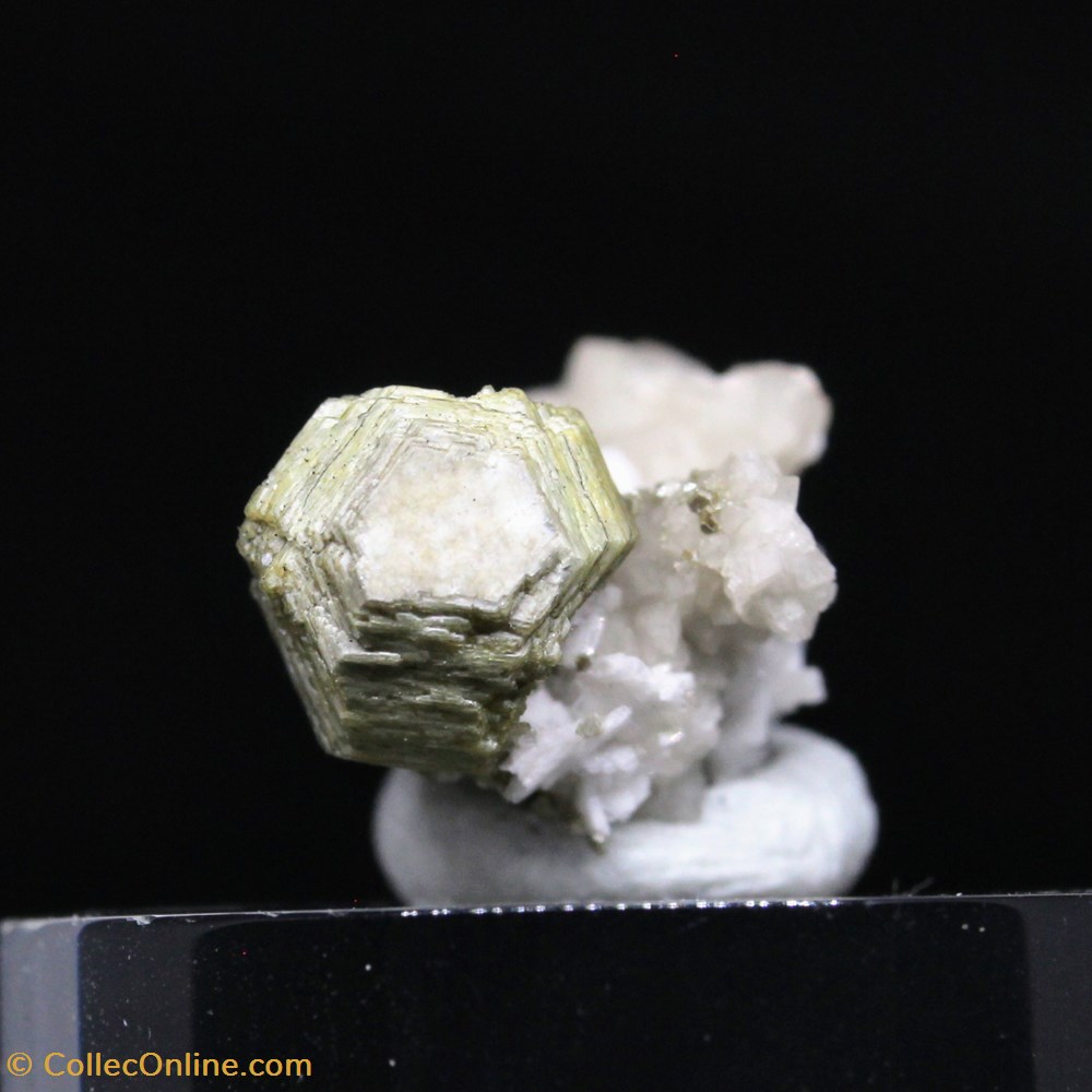 5 - Donnayite-(Y) mineraux meteorites 5 donnayite y