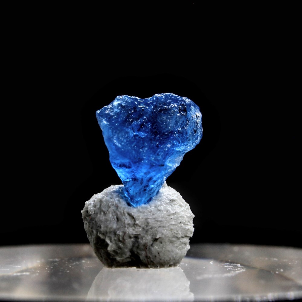 9 - Hauyne mineraux meteorites 9 hauyne