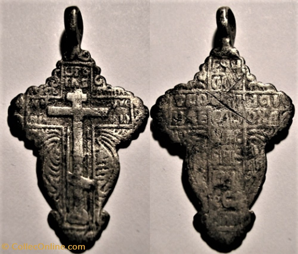 patrimoine religieux objets cultes petite croix pendentif religion orthodoxe xviie