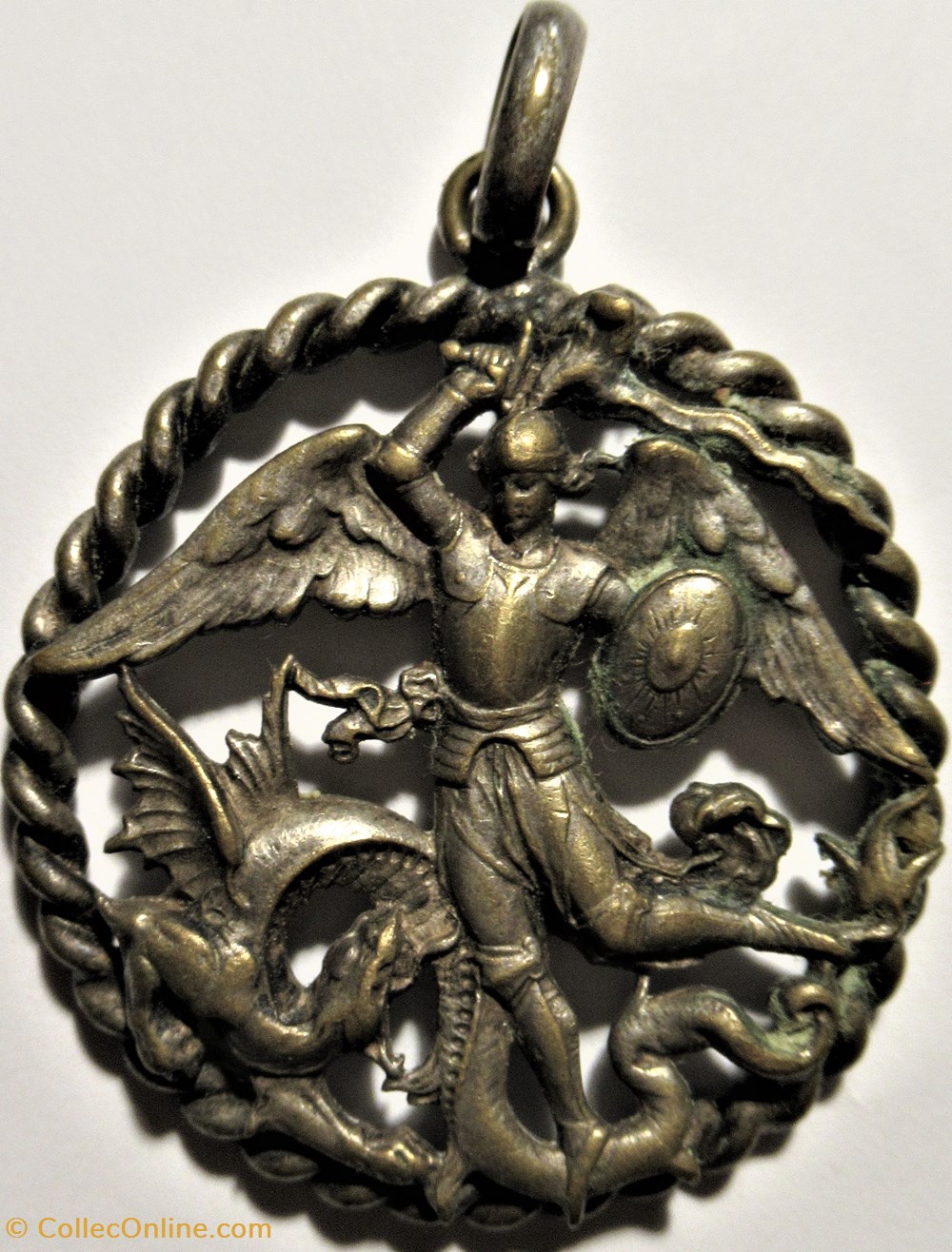 Medallion of Archangel Saint Michael slaying the dragon (ex.7) bijoux horlogerie divers medallion of archangel saint michael slaying the dragon ex 7
