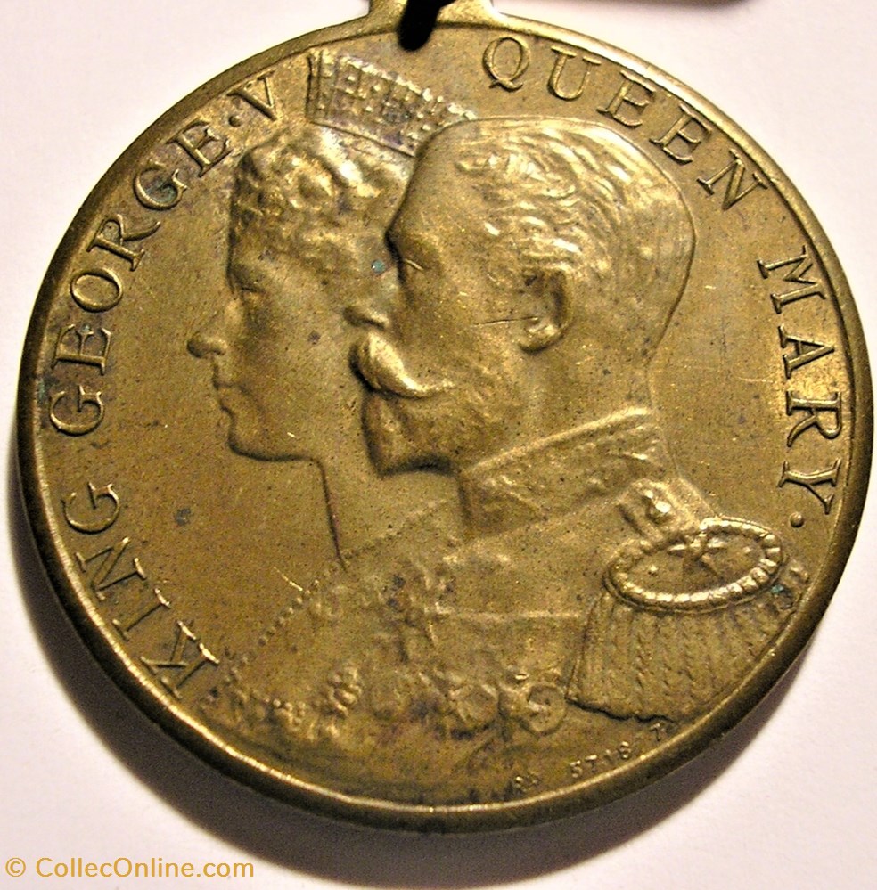 George V & Mary - 1911 Coronation Medal - Borough of Ashton, UK 2 medaille royaume uni george v mary 1911 coronation medal borough of ashton uk