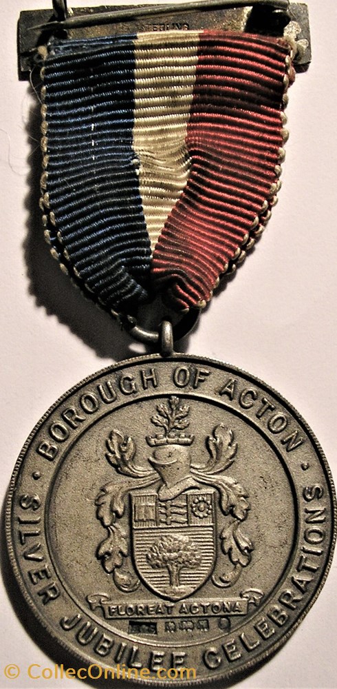 George V & Mary - 1935 Silver Jubilee Medal - Borough of Acton, UK 5 medaille royaume uni george v mary 1935 silver jubilee medal borough of acton uk