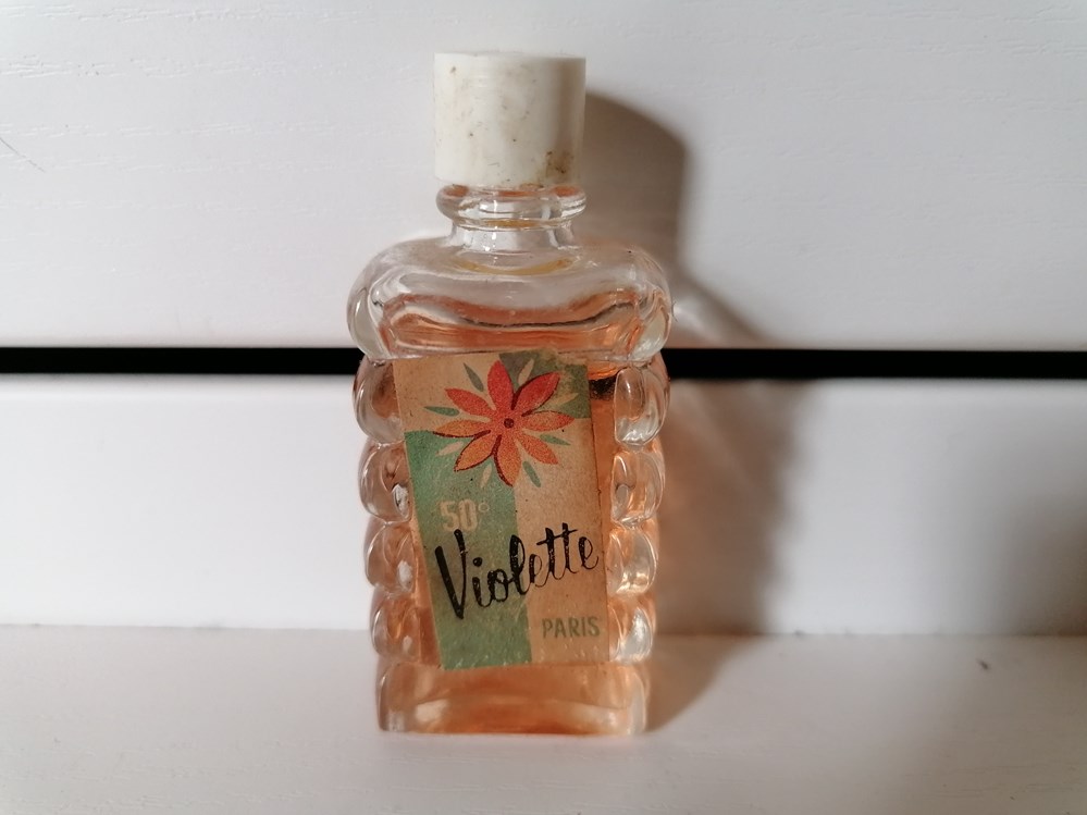 NON IDENTIFIE VIOLETTE parfums beaute miniatures non identifie violette
