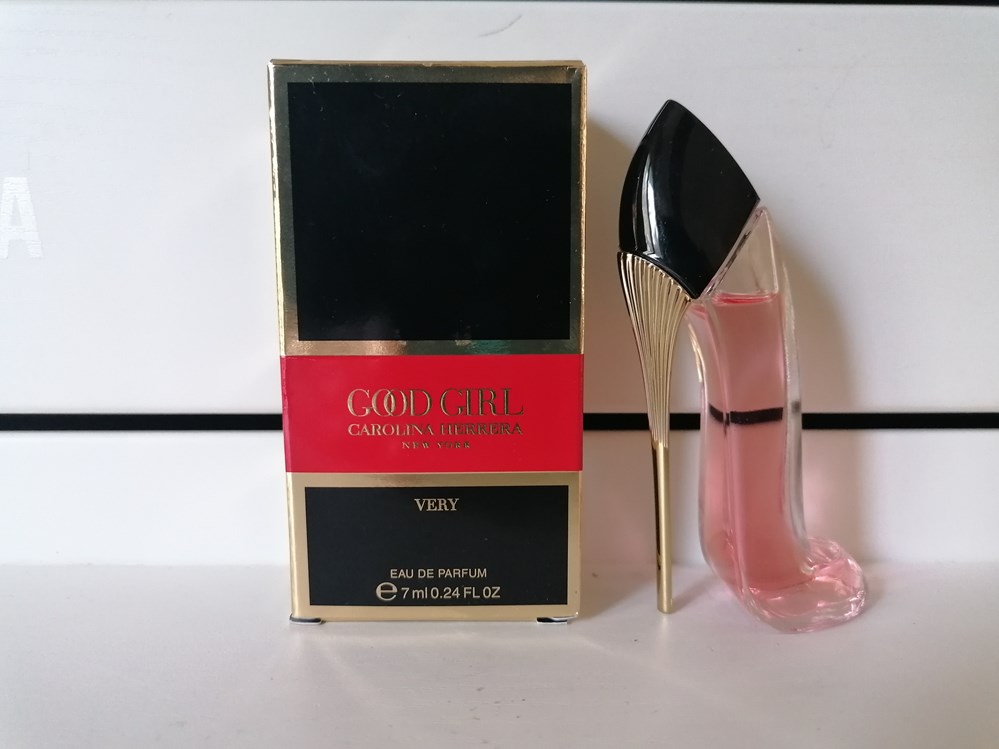 HERRERA CAROLINE GOOD GIRL VERY parfums beaute miniatures herrera caroline good girl very