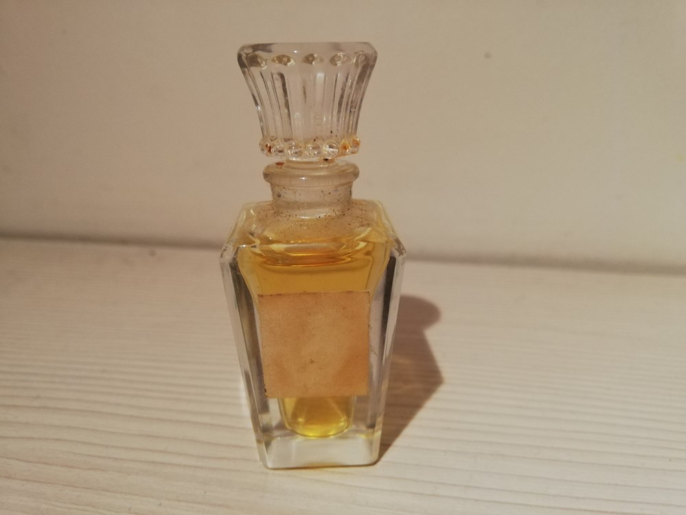 NON IDENTIFIE parfums beaute miniatures non identifie