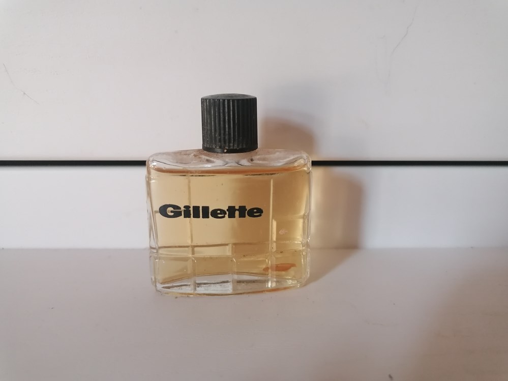 GILLETTE parfums beaute miniatures gillette