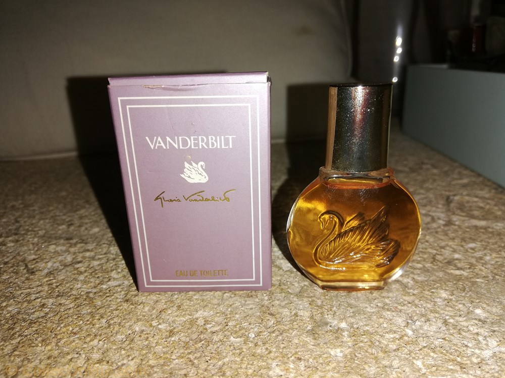 VANDERBILT parfum beaute miniature vanderbilt