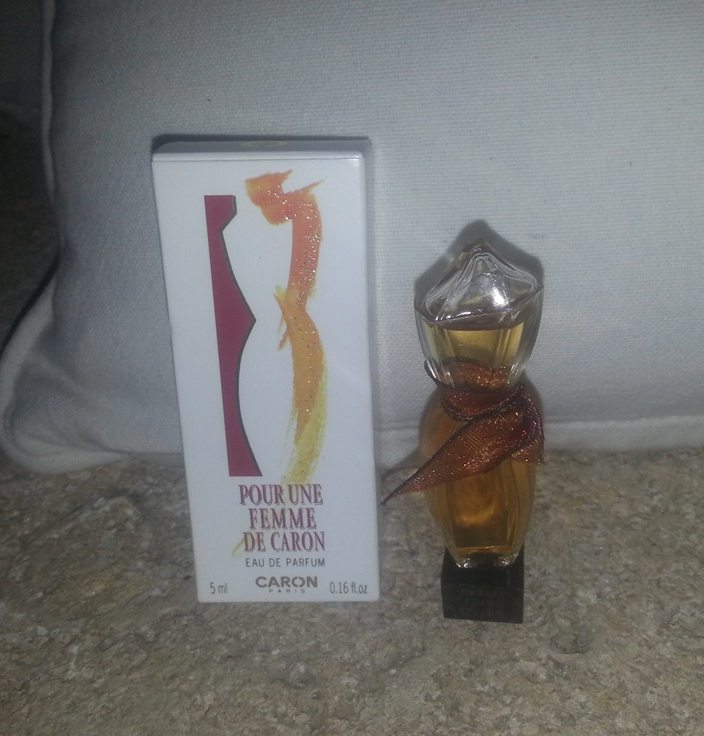 parfums beaute miniatures caron pour une femme