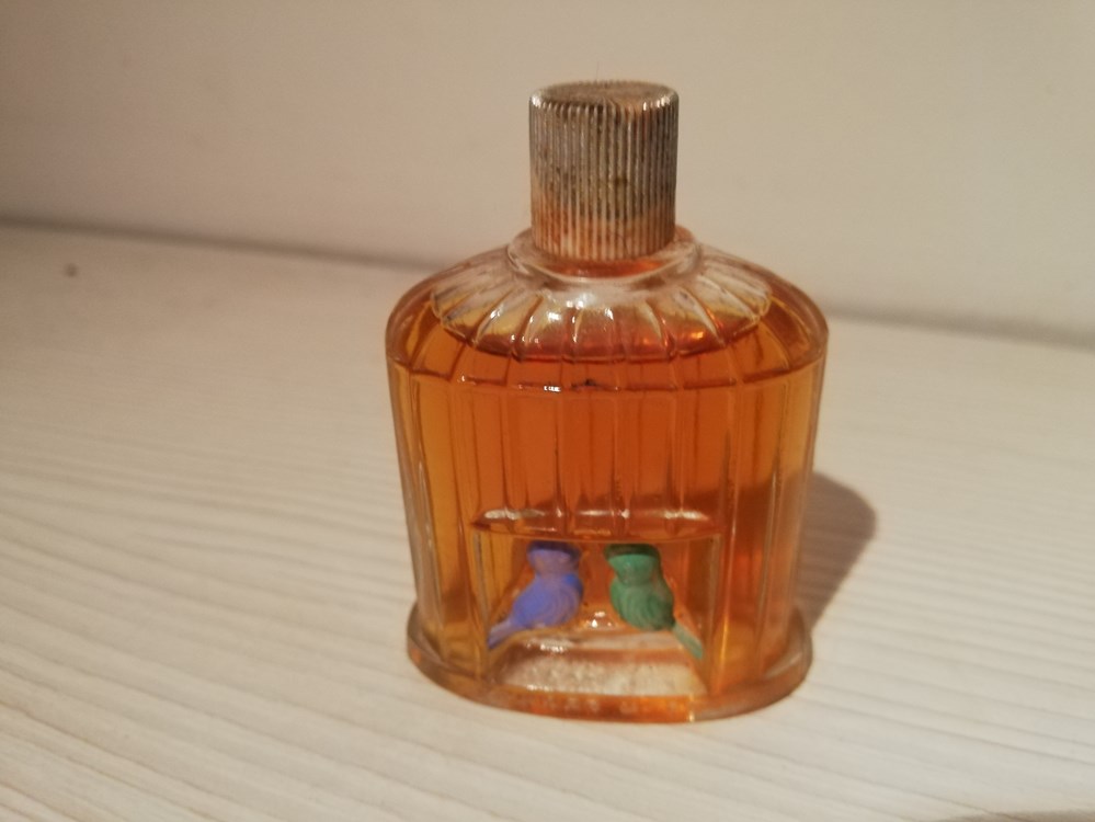 NON IDENTIFIE parfums beaute miniatures non identifie
