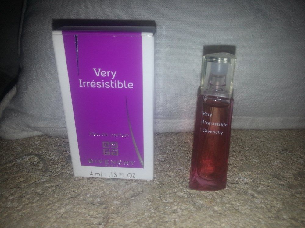 GIVENCHY VERY IRRESISTIBLE parfums beaute miniatures givenchy very irresistible