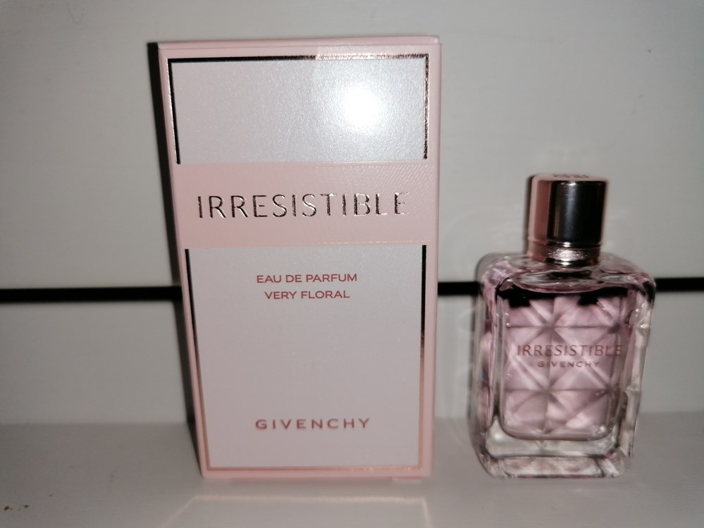 GIVENCHY IRRESISTIBLE VERY FLORAL parfums beaute miniatures givenchy irresistible very floral