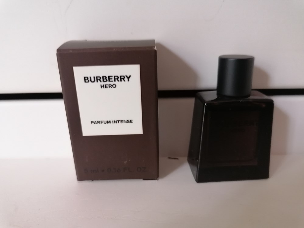 BURBERRY HERO INTENSE parfums beaute miniatures burberry hero intense