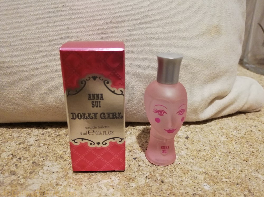 SUI ANNA DOLLY GIRL parfums beaute miniatures sui anna dolly girl