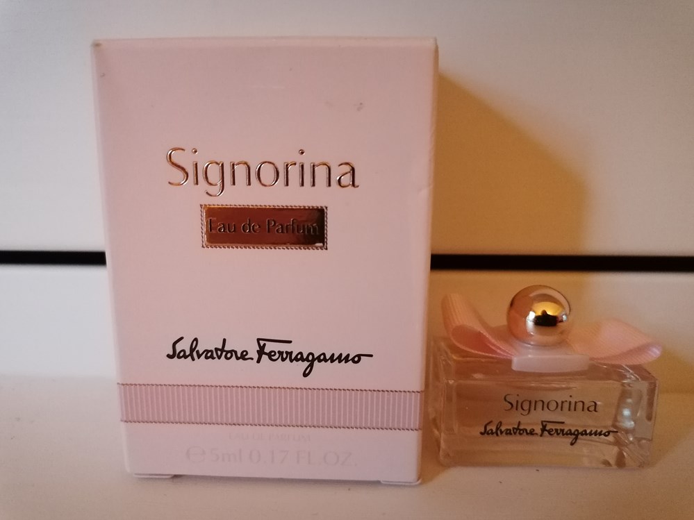 FERRAGAMO SALVATORE SIGNORINA parfums beaute miniatures ferragamo salvatore signorina