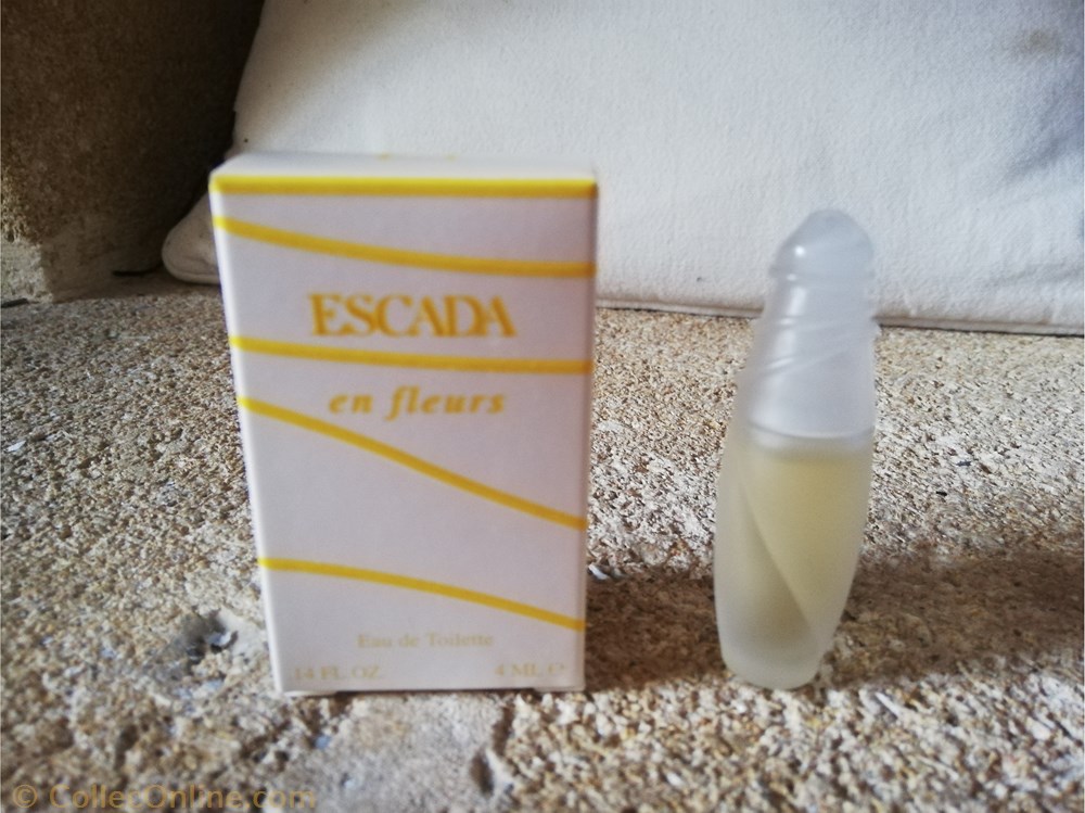 Escada en outlet fleurs perfume