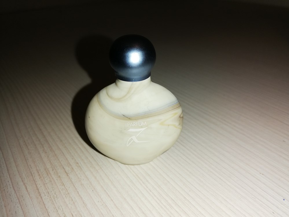 NON IDENTIFIE parfums beaute miniatures non identifie