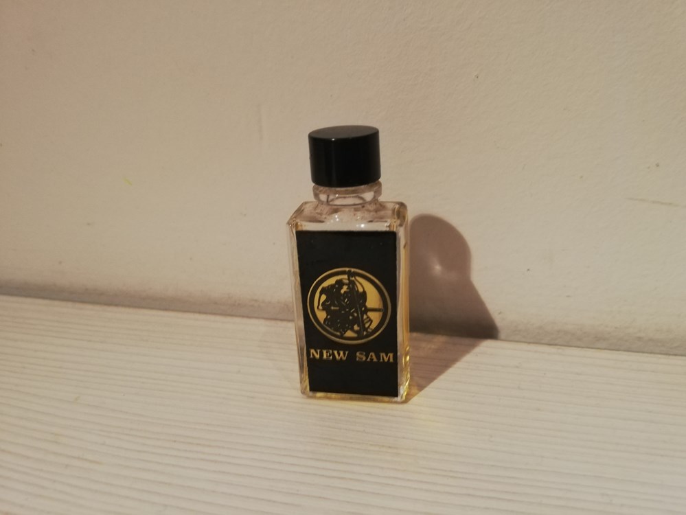 NON IDENTIFIE NEW SAM parfums beaute miniatures non identifie new sam