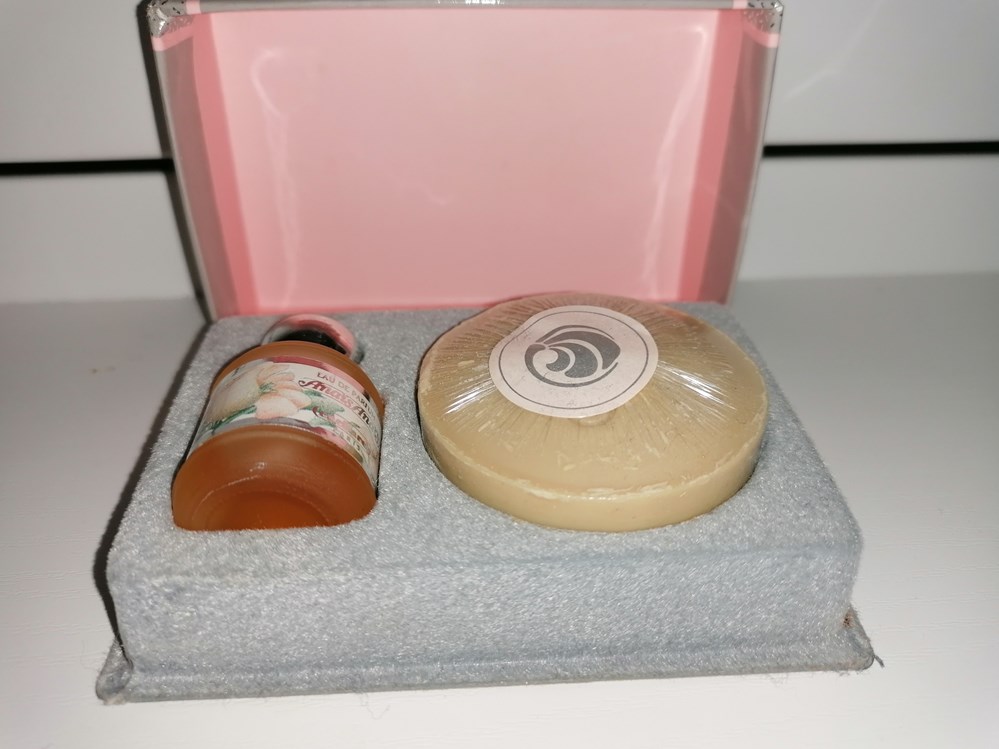 parfums beaute miniatures cacharel anais anais
