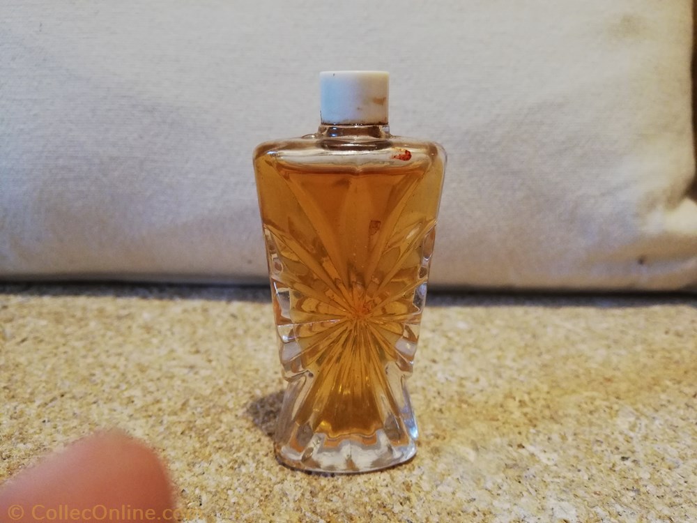AVRAY ROBERT D' parfums beaute miniatures avray robert