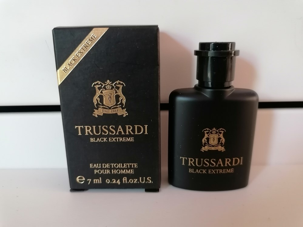 TRUSSARDI BLACK EXTREME parfums beaute miniatures trussardi black extreme