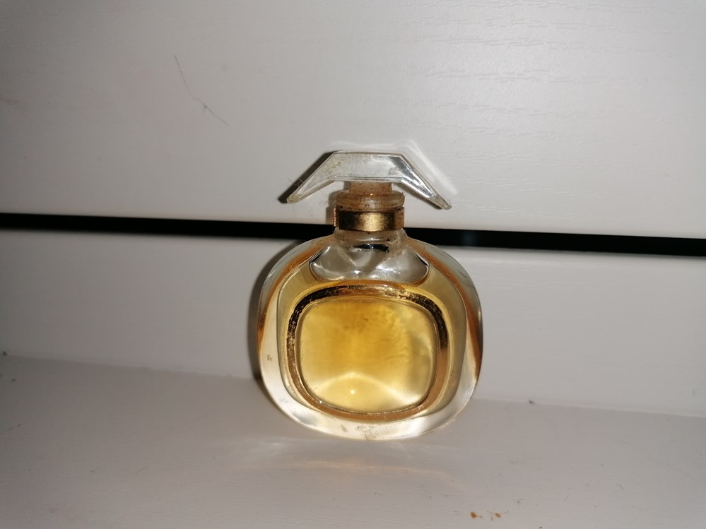 NON IDENTIFIE parfums beaute miniatures non identifie