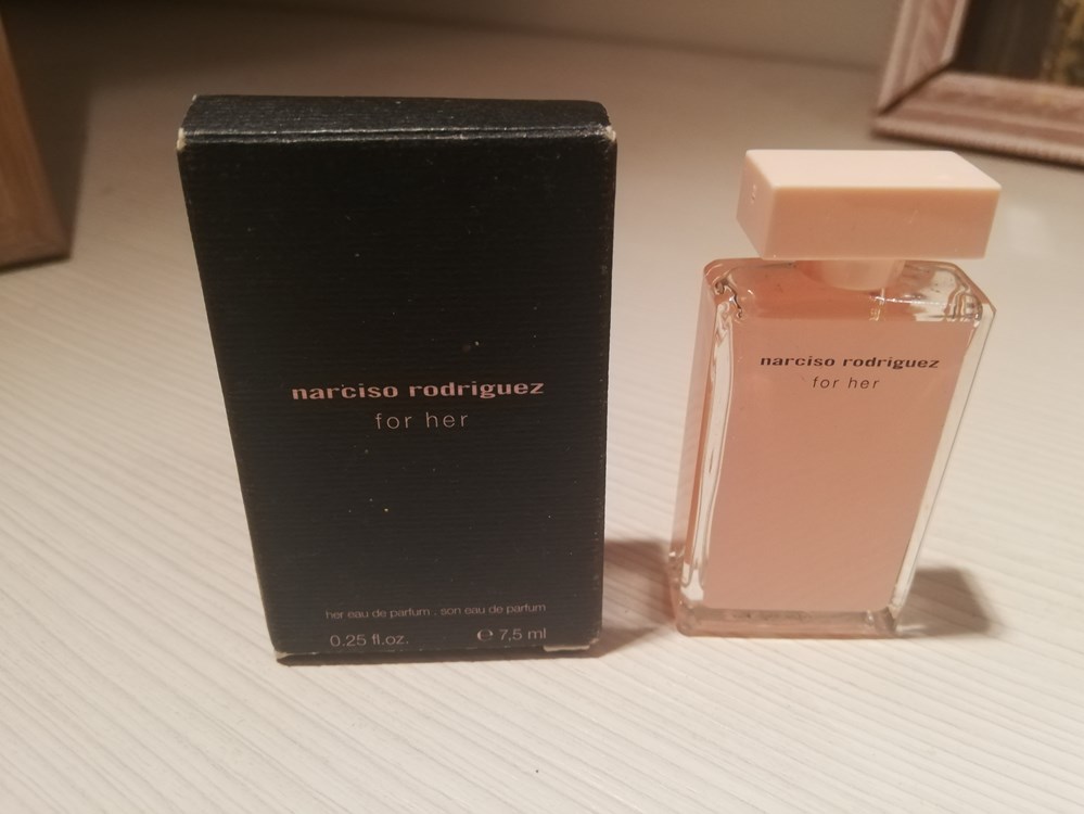 RODRIGUEZ NARCISO FOR HER parfums beaute miniatures rodriguez narciso for her