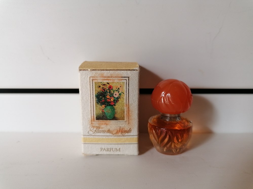 parfums beaute miniatures faberge fleurs du monde