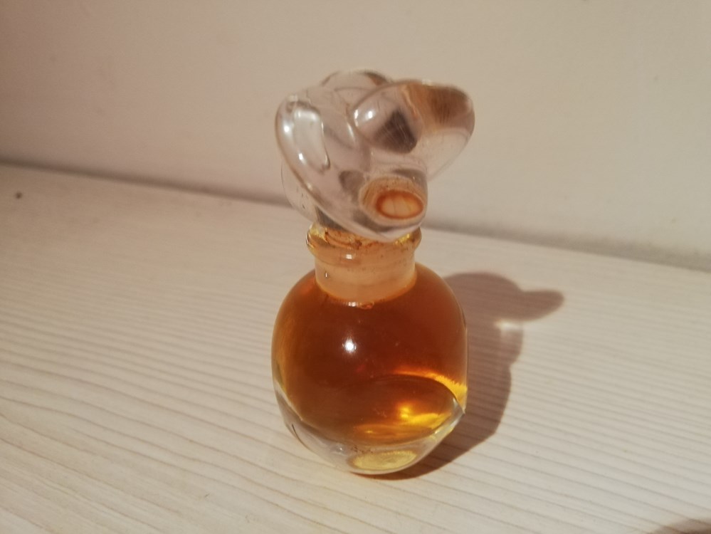 NON IDENTIFIE parfums beaute miniatures non identifie