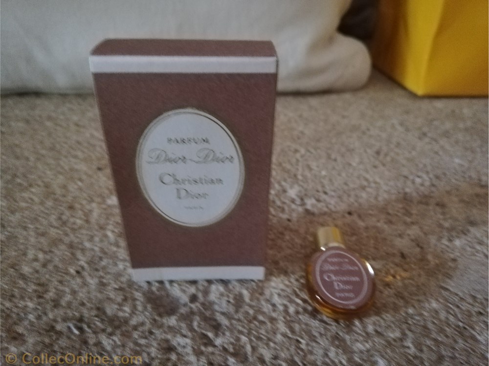 DIOR CHRISTIAN DIOR DIOR (FLACON "PASTILLE") parfums beaute miniatures dior christian dior dior flacon pastille