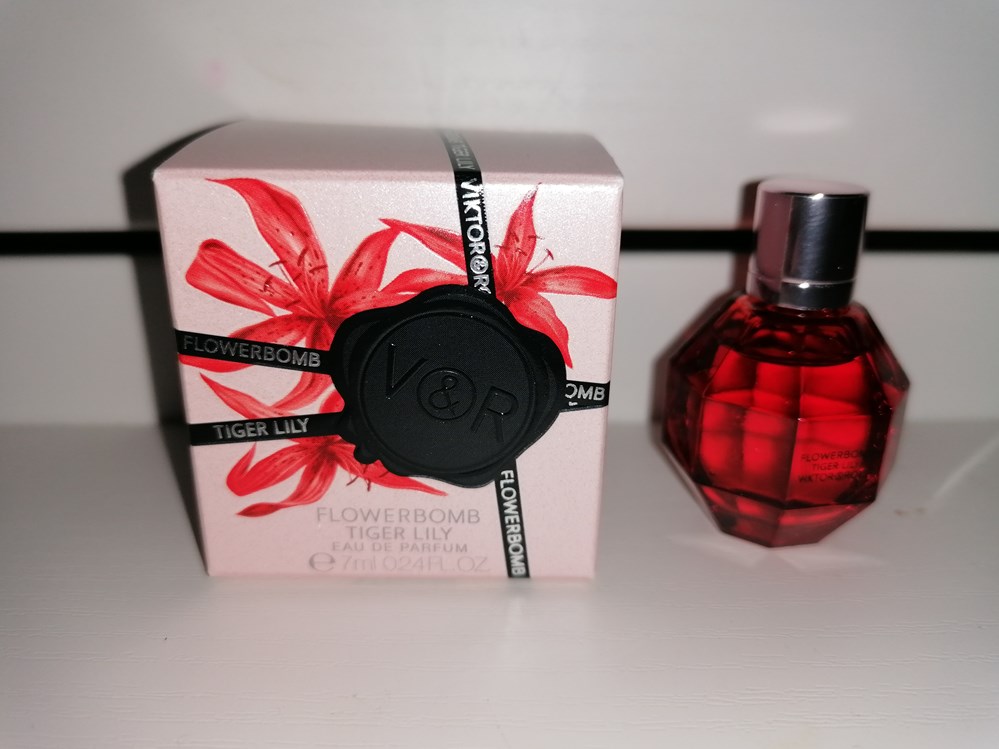 VIKTOR ET ROLF FLOWERBOMB TIGER LILY parfums beaute miniatures viktor et rolf flowerbomb tiger lily